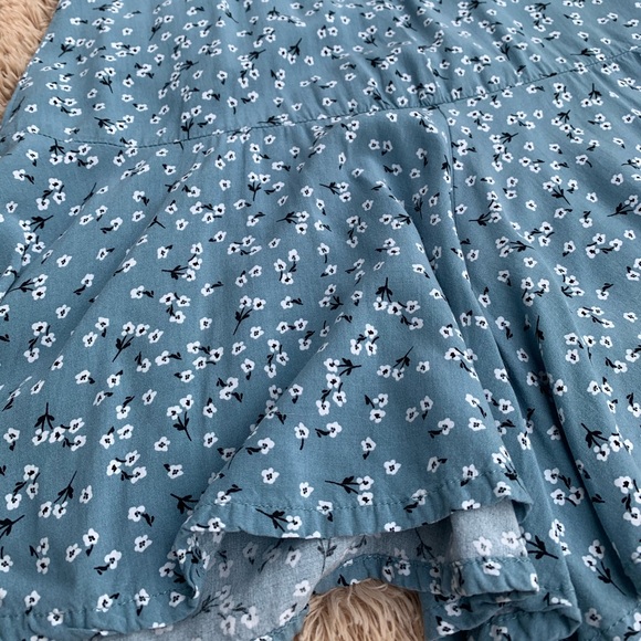 GARAGE Floral Romper - Picture 5 of 7